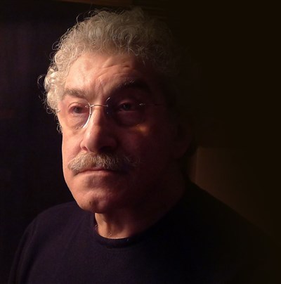 Photo 1 de Vicken Tarpinian fête ses 40 ans de chansons