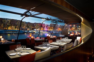 Photo 4 de Dîner-Croisière : Parcours 12km, Bateaux Parisiens
