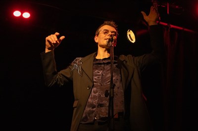 Photo 2 de L'Homme Héron en Concert-Spectacle
