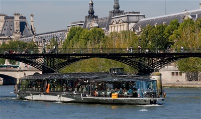 Photo 2 de Déjeuner-Croisière : Bateaux Parisiens