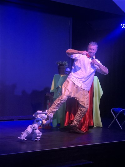 Photo 2 de La planète bleue et le robot magique