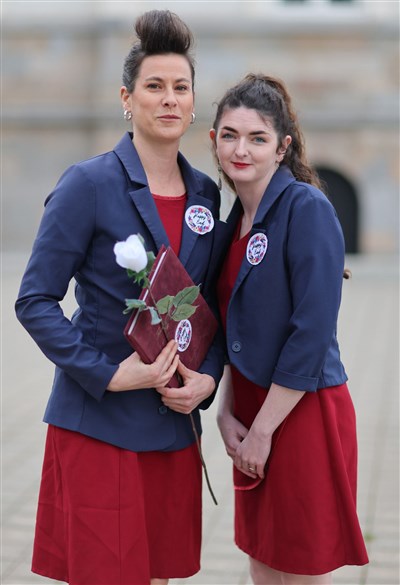 Photo 1 de Jeanne et Gabrielle reposent en pestes