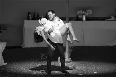 Photo 1 de Le banquet | de Mathilda May