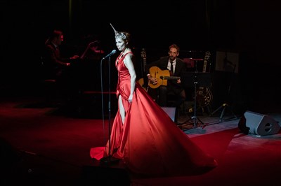 Photo 3 de Isabelle Georges chante De Paris à Broadway Oh là la !