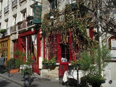 Photo 2 de Visite guidée : L'île de la Cité. Le berceau de Paris. De la Place Dauphine à la maison d'Eloïse et Abélard | par Laurent Wittevert