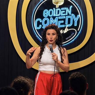 Flora Amara Golden Comedy Club Stand Up Paname Fridge Joke Broadway Sacre