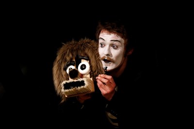 Photo 2 de Bogdan fait son Show ! dans Mime en Mi Mineur