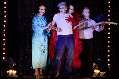 Photo 3 de Y'a d'la Joie - Cabaret déjanté