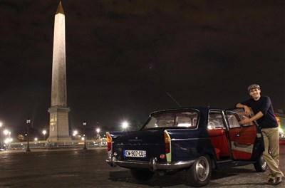 Photo 1 de Balade guidée en voiture - Peugeot 404 de 1963 : Paris Rive droite