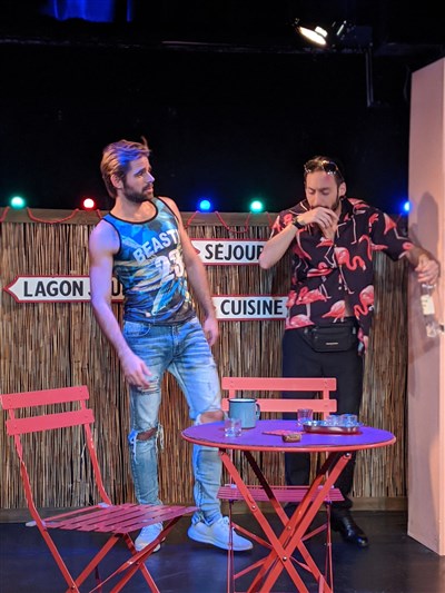 Quand Père Kevin boit du vin de messe!