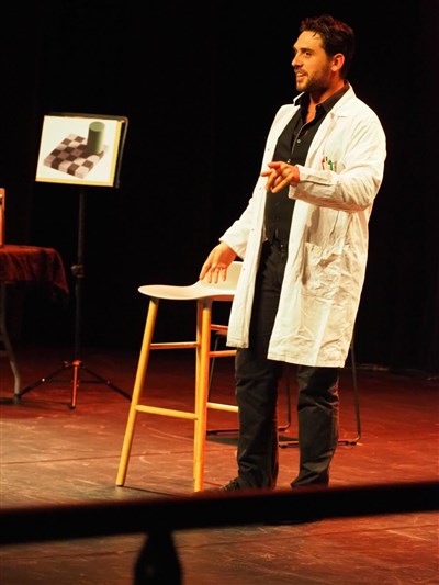Photo 1 de Andrea Redavid dans Tout ce que vous avez toujours voulu savoir sur votre cerveau