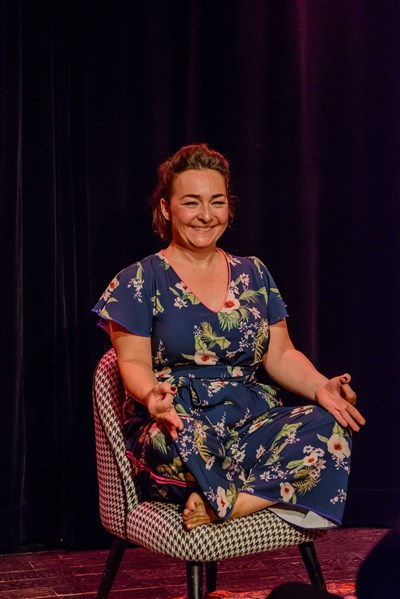 Photo 2 de Sandra Colombo dans Que faire des cons ?