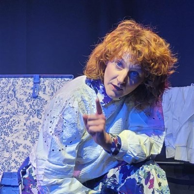Photo 1 de Clémence de Vimal dans J'ai besoin d'air, c'est pour ça que je fume