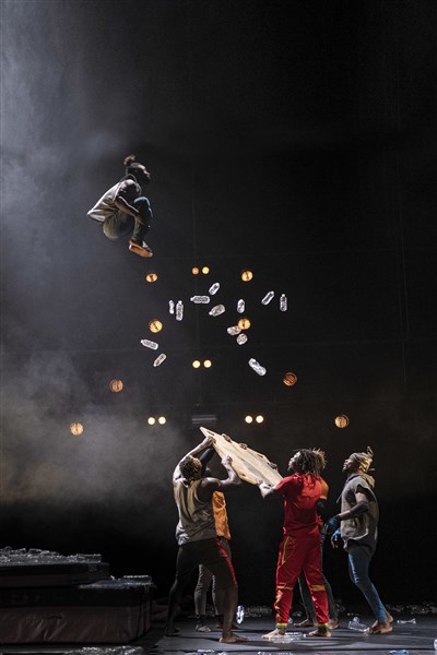 Photo 2 de Yé ! (L'Eau) | par Circus Baobab