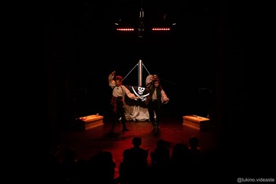 Photo 1 de Femmes Pirates
