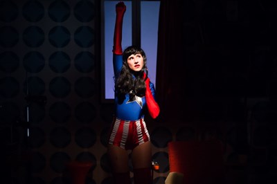 Photo 1 de Ultra-Girl contre Schopenhauer