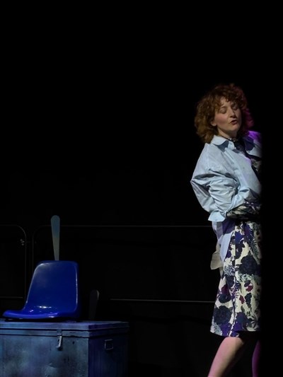 Photo 5 de Clémence de Vimal dans J'ai besoin d'air, c'est pour ça que je fume