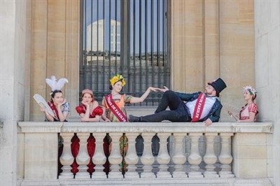 Photo 2 de Visite guidée insolite : Montmartre est une fête, paillettes et pénombre | par Gabrielle Arnault-Lazard