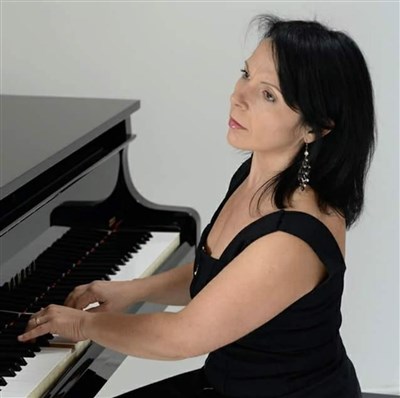 Maniola Camuset-Trebicka pianiste