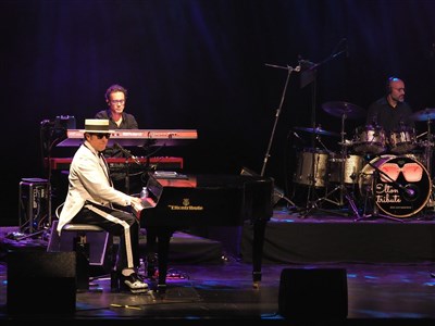 Photo 2 de Eltontribute