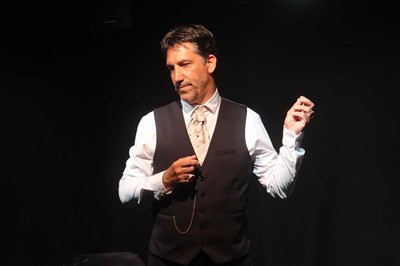 Photo 2 de Les Monologues de Feydeau : Un presque seul en scène