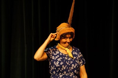 Photo 1 de Louise Bouriffé dans Hashtag et tête de bois !