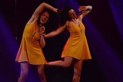 Photo 2 de Les Jumelles dans Le 1er solo joué en duo... Ou l'inverse ?