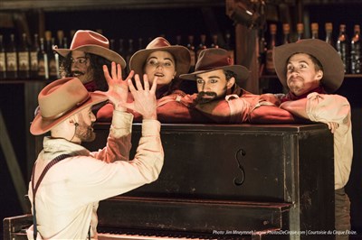 Photo 3 de Le Cirque Eloize dans Saloon