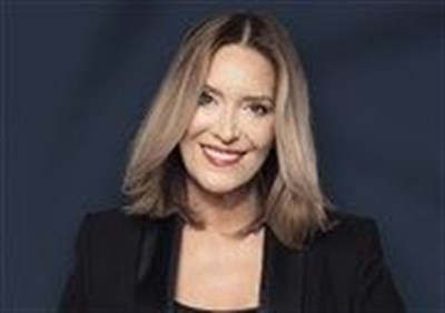 Photo 1 de Sandrine Alexi imite toutes les femmes