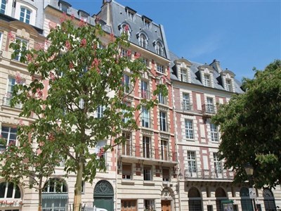 Photo 1 de Visite guidée : L'île de la Cité. Le berceau de Paris. De la Place Dauphine à la maison d'Eloïse et Abélard | par Laurent Wittevert