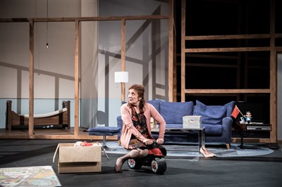 Photo 3 de Rabbit Hole : Univers parallèles | avec Julie Gayet