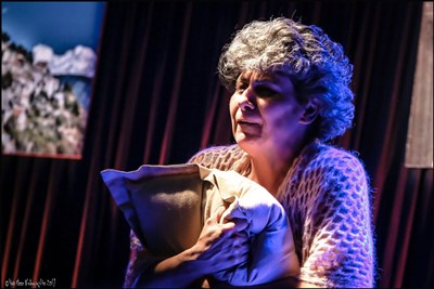 Photo 2 de Anne Cangelosi dans On n'achève pas les vieux