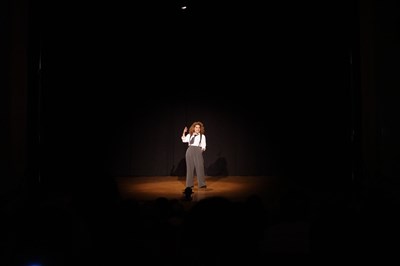 Photo 1 de Karine Dubernet dans Carabistouilles