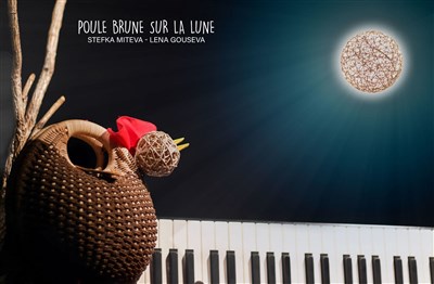 Photo 3 de Poule brune sur la lune
