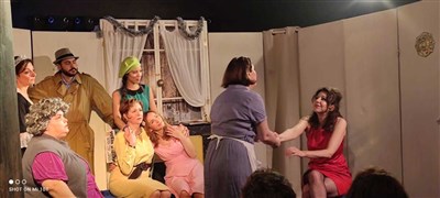 Photo 1 de 8 Femmes et l'inspecteur Colombino