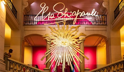 Photo 4 de Visite Guidée : Les Mondes Surréalistes d'Elsa Schiaparelli | par Caroline Bujeau