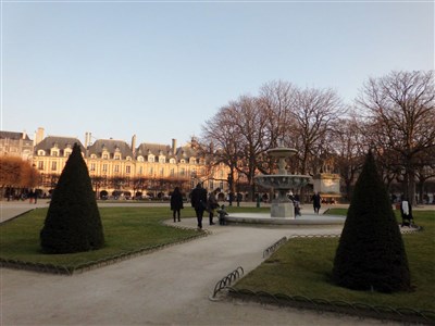 Photo 2 de Journée Internationale des guides: Visite du quartier du Marais, autour des célébrités du quartier / tour bilingue anglais-français