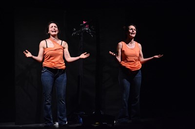 Photo 3 de Les Jumelles dans Le 1er solo joué en duo... ou l'inverse ?