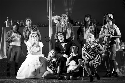 Photo 3 de Le banquet | de Mathilda May