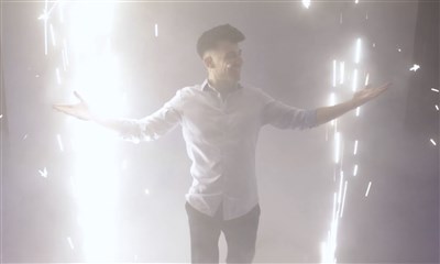 Photo 2 de Léon Le magicien dans Magic Live 2