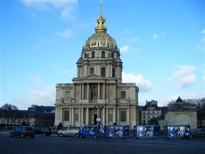 Another Paris petit train bleu circuit Artiste Invalides