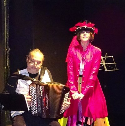 Photo 4 de La folle en costume de folie