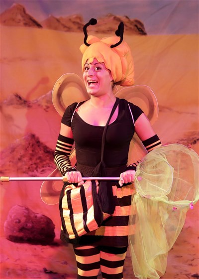 Photo 1 de L'abeille, l'enfant et la fleur magique
