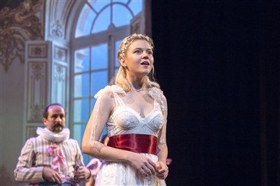 La Reine : Lina Aucher / Don Guritan : Julien Jaulin
