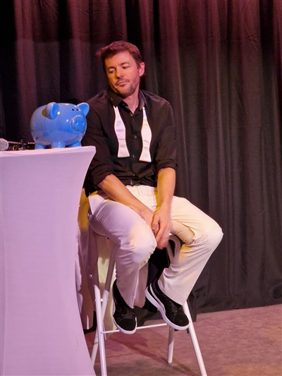 Photo 2 de Laurent Bariohay dans Les mecs bien reviennent à la mode