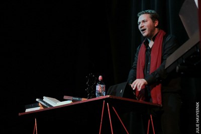 Photo 2 de Clément l'incruste dans Cours d'amour