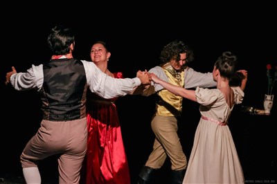 Photo 1 de La suite d'un bal masqué