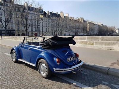 Photo 2 de Visite guidée : Balade guidée dans Paris en Coccinelle décapotable