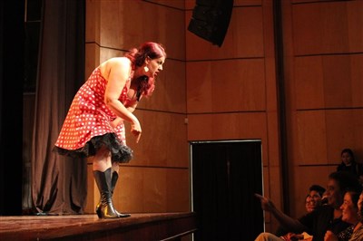 Photo 2 de Hélène Demé Elzévir dans Pile Poil