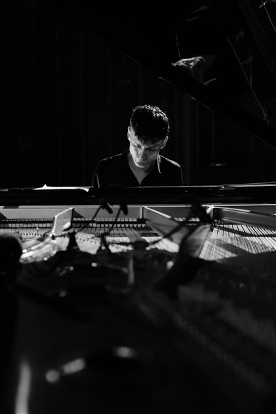 Photo 1 de Andrei Irimia : Piano Solo Set | European Tour 2025